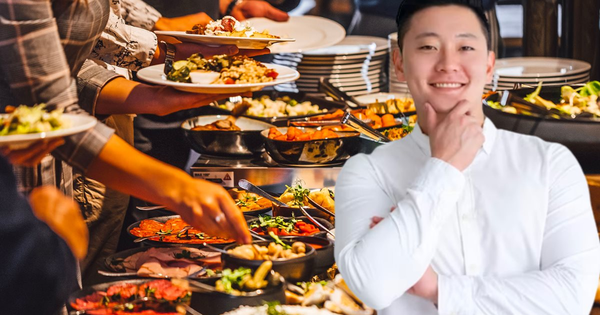 Sếp mời nhân viên đi ăn buffet, không ngờ ra về cả nhóm bị phạt hơn 16 triệu đồng: Chỉ với một câu nói lập tức “đảo ngược tình thế”, thậm chí được giảm giá thêm