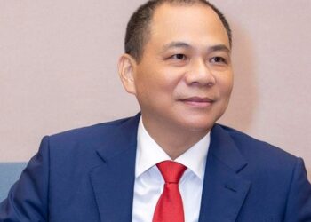 Forbes: Người giàu nhất Việt Nam ‘đánh cược’ hơn 10 tỷ USD vào ‘ván bài’ xe điện toàn cầu