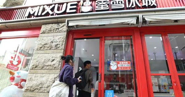 Gây tranh cãi tại Việt Nam, Mixue tăng tốc thâm nhập vào một thị trường khó nhằn nơi chuỗi Starbucks có 1.800 cửa hàng – Quán cà phê mọc như nấm với giá cực rẻ