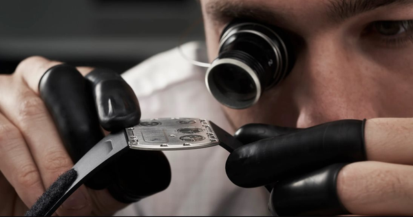 Thương hiệu đồng hồ vượt mặt Rolex, bắt tay với 1 ông lớn xe hơi để tạo ra phiên bản có 1-0-2: Có tiền cũng chưa chắc mua được