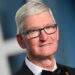 Thu nhập của Tim Cook giảm sâu