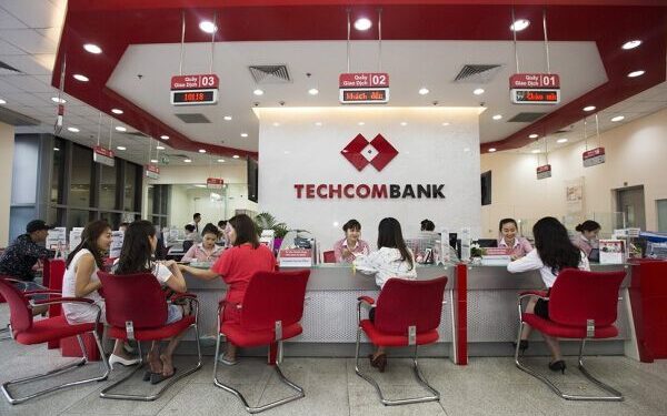 CEO Techcombank nói gì về việc thay đổi chính sách chia cổ tức sau 10 năm giữ lại toàn bộ