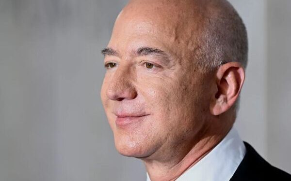 Jeff Bezos lại soán ngôi Elon Musk để trở thành người giàu nhất thế giới
