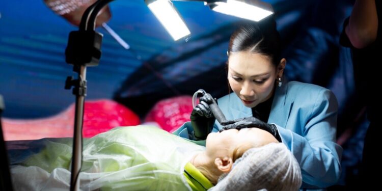Master Hà Nguyễn: Đổi Mới Ngành Thẩm Mỹ Với Công Nghệ Prolas Cold Plasma