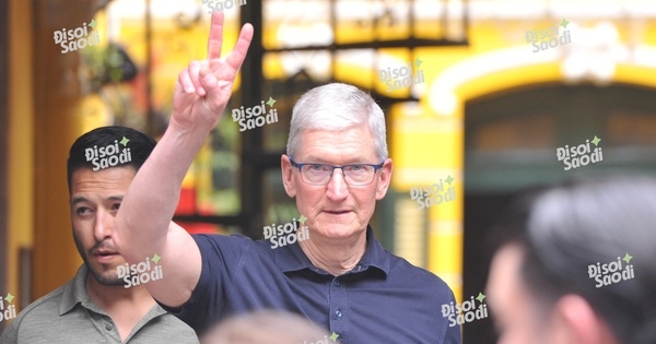 HOT: Những hình ảnh đầu tiên của CEO Apple Tim Cook tại Việt Nam - rời khách sạn 5 sao, đi cafe phố cổ 1 HOT: Những hình ảnh đầu tiên của CEO Apple Tim Cook tại Việt Nam – rời khách sạn 5 sao, đi cafe phố cổ