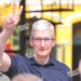 HOT: Những hình ảnh đầu tiên của CEO Apple Tim Cook tại Việt Nam - rời khách sạn 5 sao, đi cafe phố cổ 9 HOT: Những hình ảnh đầu tiên của CEO Apple Tim Cook tại Việt Nam – rời khách sạn 5 sao, đi cafe phố cổ