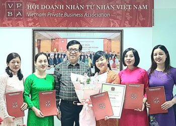 Hội Doanh nhân Tư nhân Việt Nam kết nạp hội viên Chi hội Doanh nhân xúc tiến thương mại quốc tế