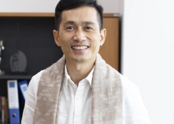 Ông Nguyễn Đỗ Lăng: Linh hồn của nhóm Apec, màn đeo khăn tím ‘gồng lãi’ kinh điển và sự trở lại bất ngờ sau vụ khởi tố