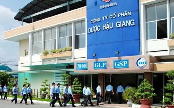 Tổng Giám đốc và hai Giám đốc Dược Hậu Giang xin từ nhiệm 1 Tổng Giám đốc và hai Giám đốc Dược Hậu Giang xin từ nhiệm