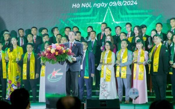 CEO Công ty Cổ phần Bigfa vinh dự đón nhận giải thưởng Top 10 Doanh nhân trẻ Khởi nghiệp xuất sắc năm 2024