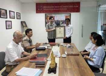 Hội Doanh nhân tư nhân Việt Nam trao quyết định công nhận hội viên tổ chức mới