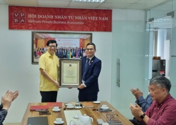 Hội Doanh nhân Tư nhân Việt Nam kết nạp hội viên tổ chức mới cho công ty CP Phát triển và Tăng trưởng xanh