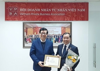 Hội Doanh nhân Tư nhân Việt Nam trao tặng Kỷ niệm chương “Vì sự nghiệp Xây dựng và Phát triển Doanh nhân Việt Nam”