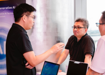 26% CEO nói sẽ cắt giảm nhân sự, thay bằng AI, con người lo mất việc: Chuyên gia nói gì?