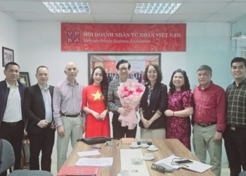 Trao quyết định công nhận lãnh đạo Chi hội Doanh nghiệp Cung ứng Khu Công nghiệp Việt Nam
