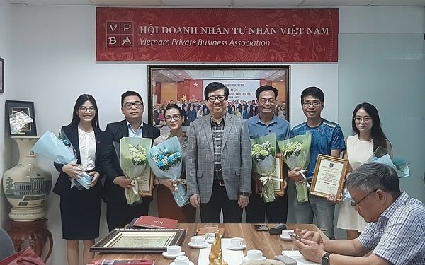 VPBA trao quyết định công nhận hội viên và hội viên tổ chức mới trên lĩnh vực công nghệ