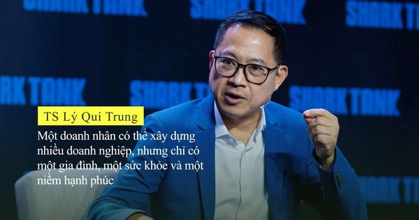 Câu trả lời của “cha đẻ” Phở 24 khiến cả hội trường vỗ tay: “Một doanh nhân có thể xây dựng nhiều doanh nghiệp, nhưng chỉ có một gia đình, một sức khỏe và một niềm hạnh phúc”