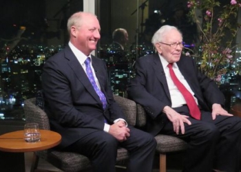 Một kỷ nguyên huyền thoại kết thúc: Warren Buffett xác nhận Greg Abel sẽ thay chức CEO Berkshire vào cuối năm
