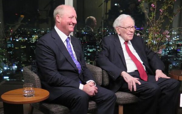 Một kỷ nguyên huyền thoại kết thúc: Warren Buffett xác nhận Greg Abel sẽ thay chức CEO Berkshire vào cuối năm