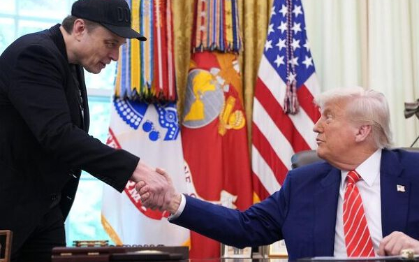 Ông Trump nói Elon Musk ‘phát điên’, doạ sẽ cắt các hợp đồng liên bang của SpaceX