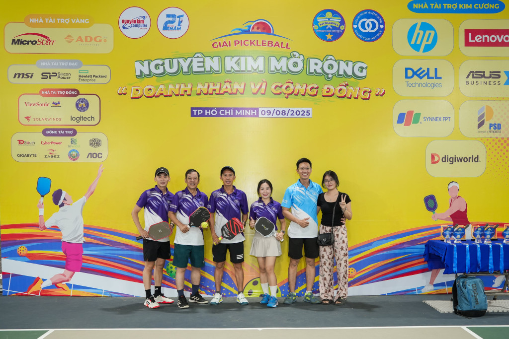 giai pickleball nguyen kim mo rong ket noi doanh nhan lan toa yeu thuong 3