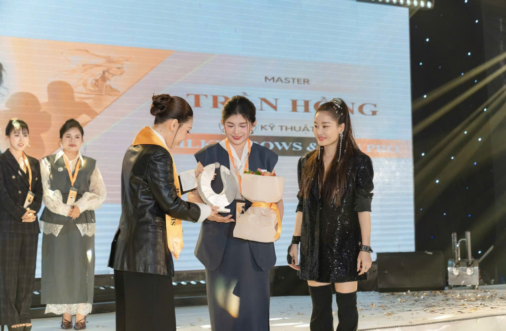 master tran hong truyen cam hung voi vai tro mentor tai the masters beauty of vietnam season 2 cung ky thuat silky brows lips pro 3
