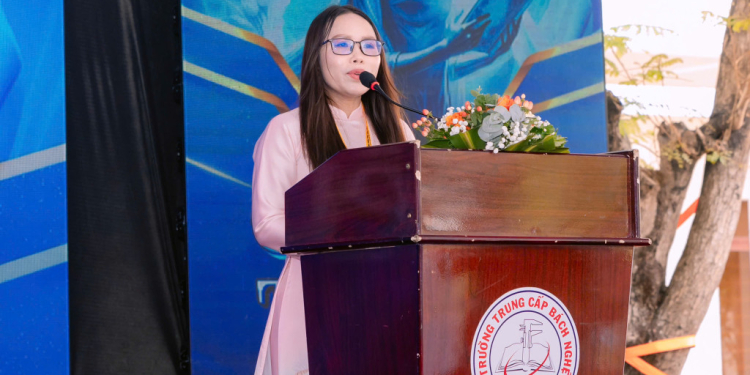 Chuyên Gia Trong Ngành 6 Tỏa Sáng Trong Ngày Tri Ân: Vai Trò Trưởng BTC Đường Nguyệt Tại Lễ Tôn Vinh 2025