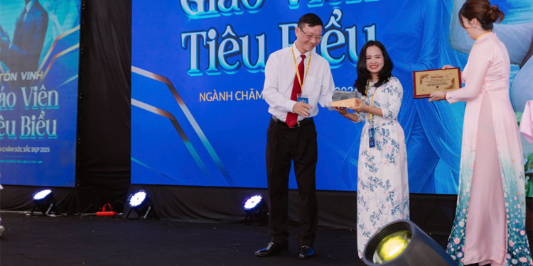 Chuyên Gia Trong Ngành 13 Lễ Tôn Vinh Giáo Viên 2025: Cô Phạm Thị Mỹ Nữ Và Sứ Mệnh Gieo Cảm Hứng Cho Học Viên