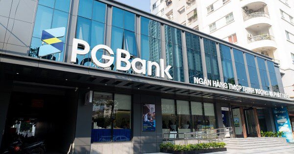 Thêm một Phó tổng PGBank xin nghỉ việc