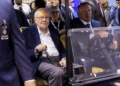 Warren Buffett đã trao đi hơn 60 tỷ USD cổ phiếu Berkshire Hathaway