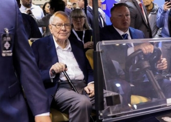 Warren Buffett đã trao đi hơn 60 tỷ USD cổ phiếu Berkshire Hathaway