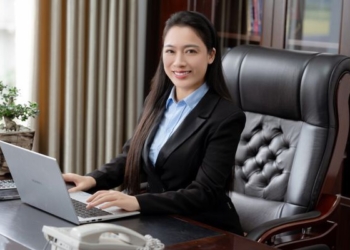 Phó TGĐ doanh nghiệp ngành thép đoạt ngôi Á hậu Mrs Grand Vietnam 2025, thành thạo tiếng Anh và tiếng Trung